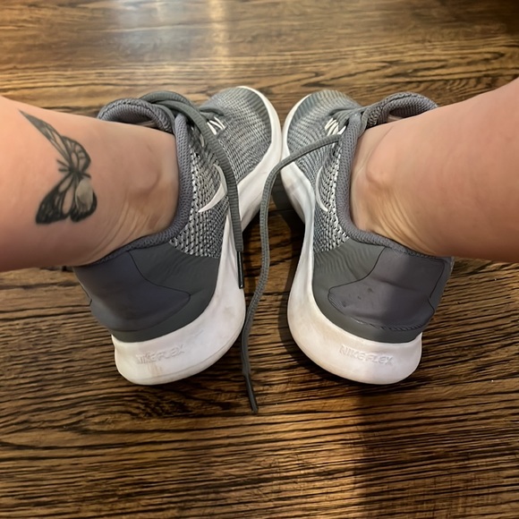 Nike flex run tennis shoes - Picture 8 of 10